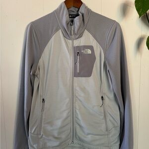 The North Face Gray Ski Jacket with Modern Fitted Silhouette